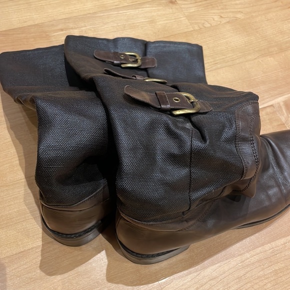 Stuart Weitzman brown leather/textured leather satin lined interior buckle boots - Picture 2 of 16